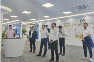 新疆巴州數字化發(fā)展局黨組書(shū)記、副局長(cháng)左勇一行到遠望信息調研考察